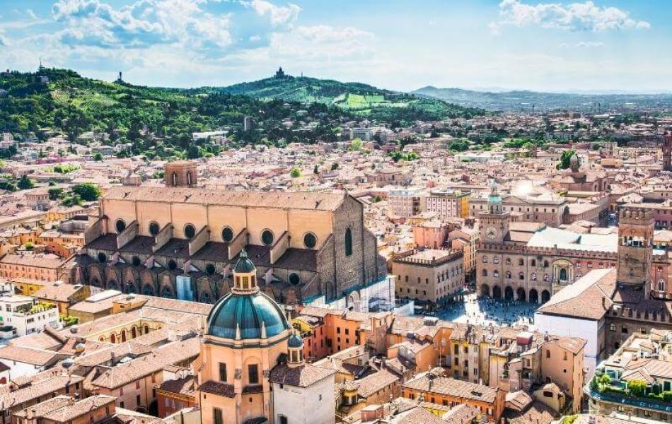 Image of the historical center of Bologna