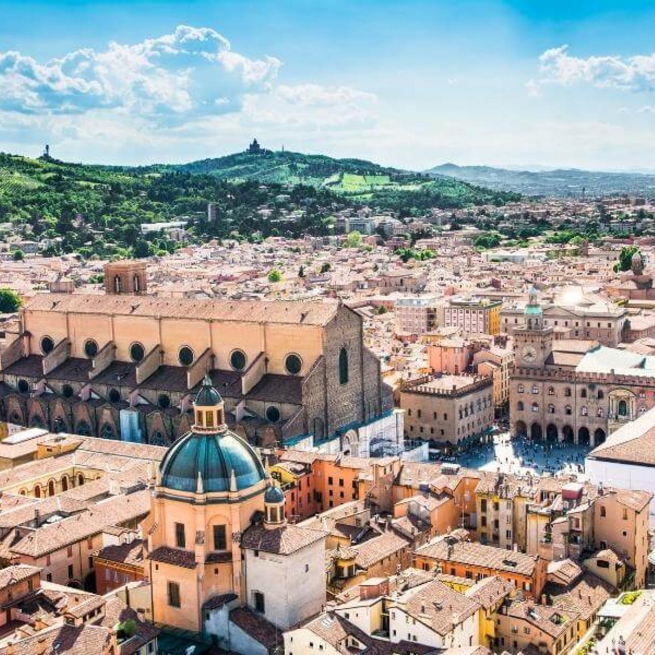 Image of the historical center of Bologna